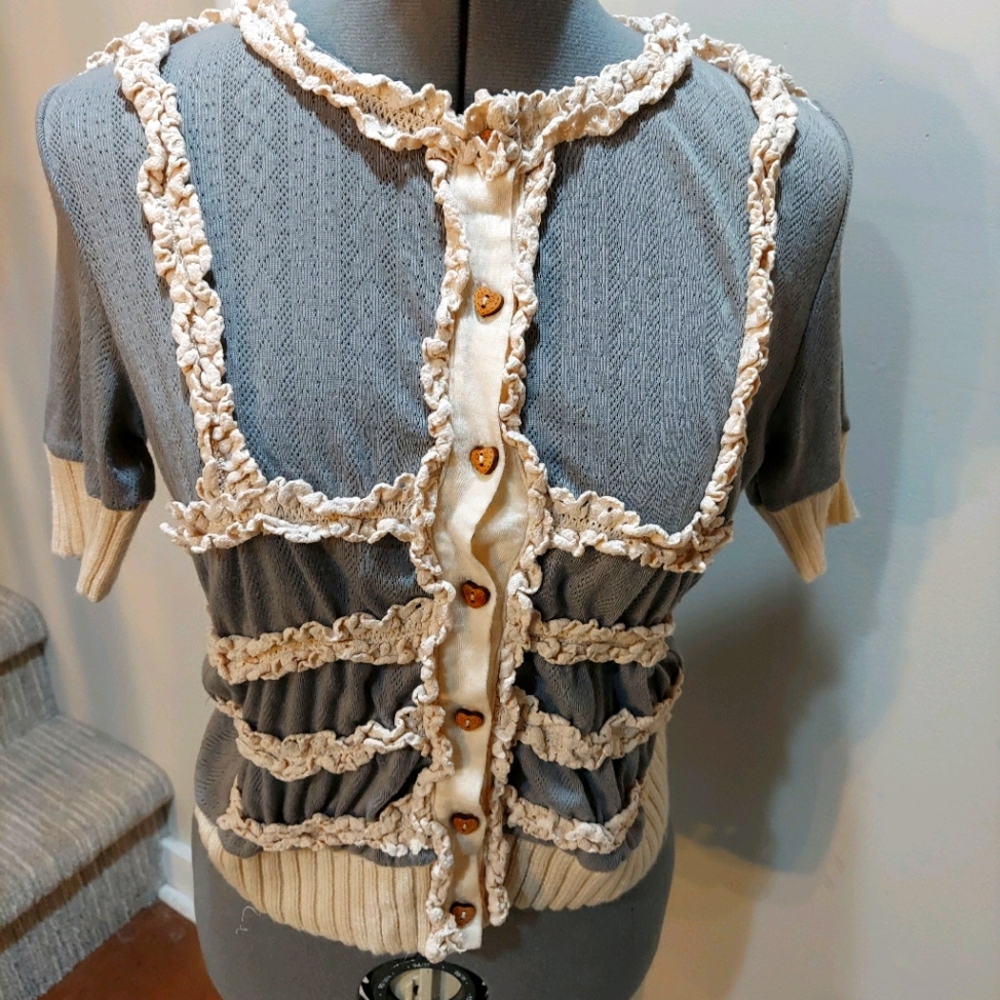 Cute gray short sleeve sweater